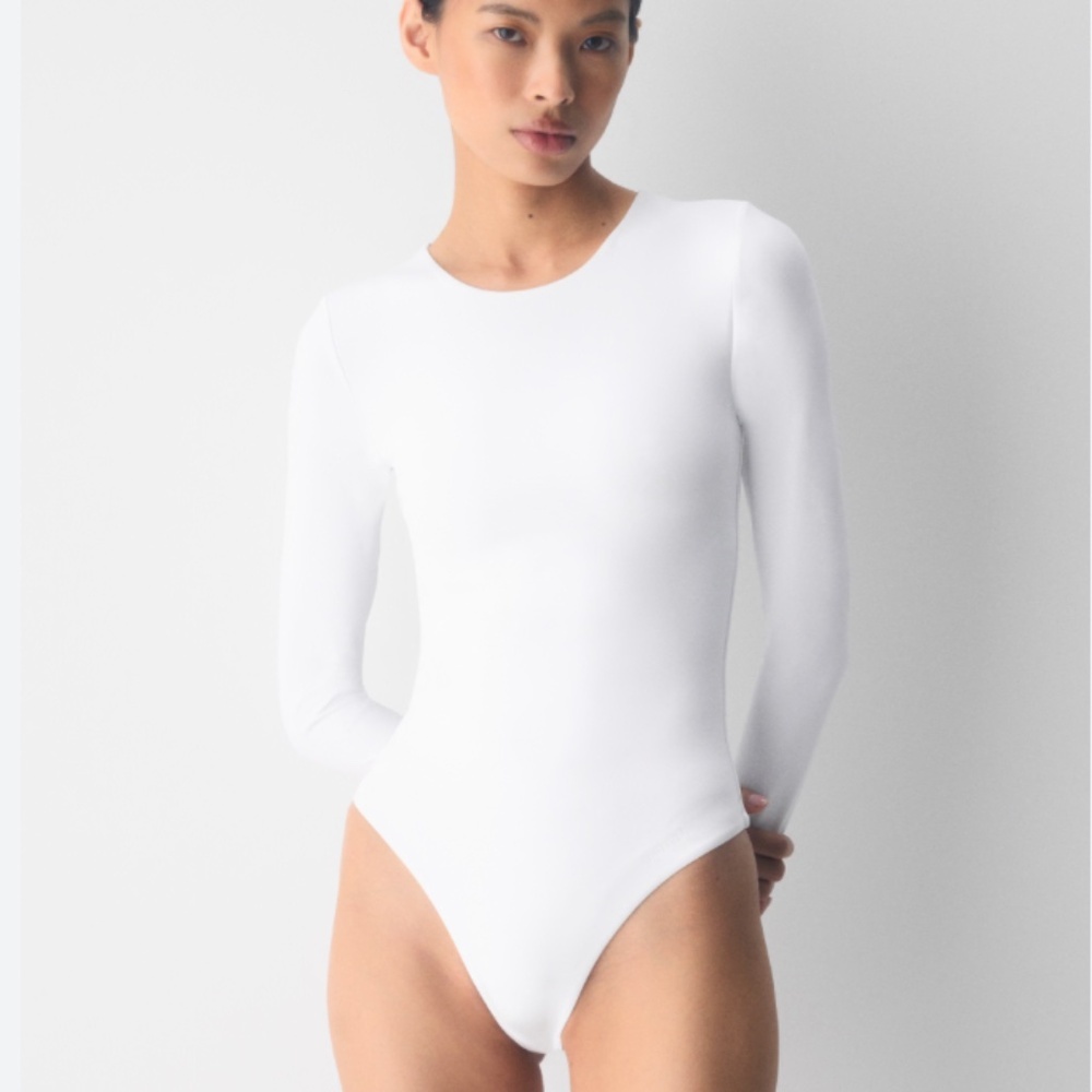 Aritzia Wilfred White Long Sleeve Bodysuit Super Soft Size Large